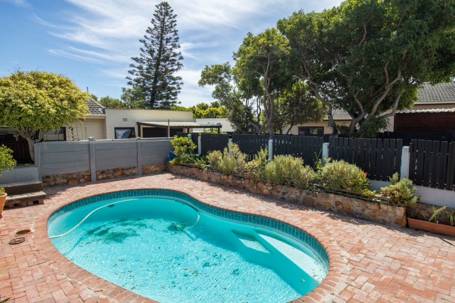 To Let 4 Bedroom Property for Rent in Capri Western Cape